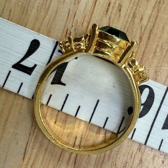 Monet Ring Gold Tone Green, Vintage, Art Deco, Cocktail, Emerald Look Size 8 - Picture 6 of 9